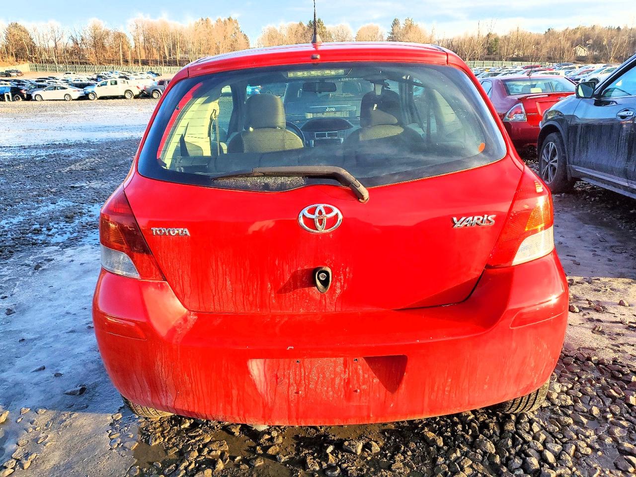 2010 TOYOTA YARIS photo 6