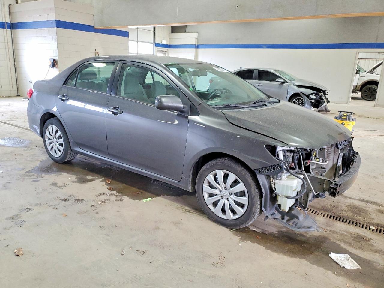 2013 TOYOTA COROLLA BASE photo 4