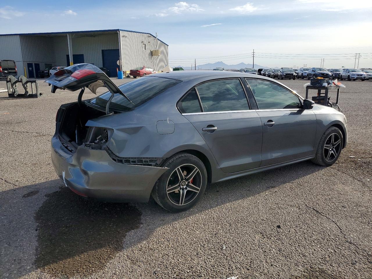 2013 VOLKSWAGEN JETTA SE photo 3