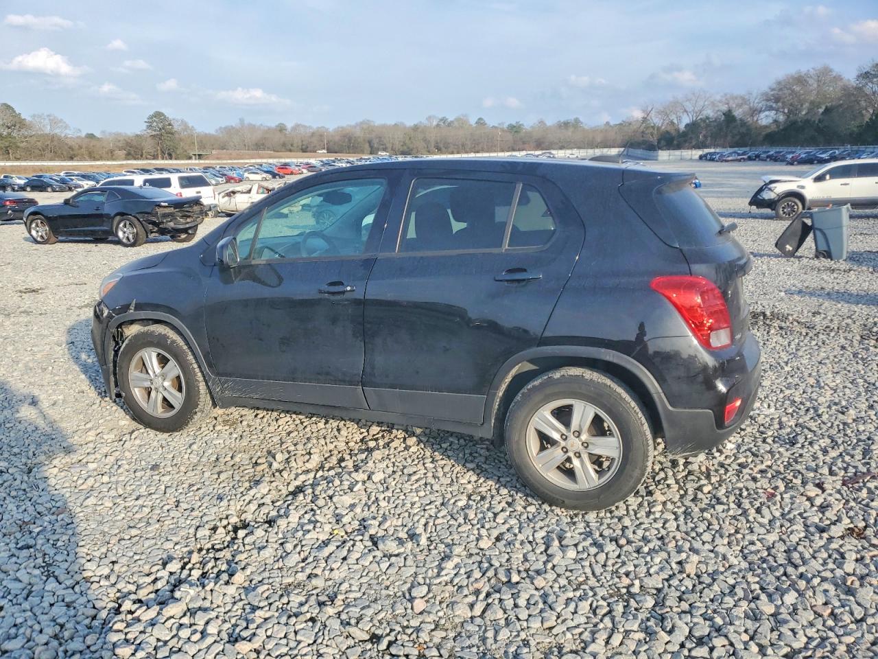 2020 CHEVROLET TRAX LS photo 2