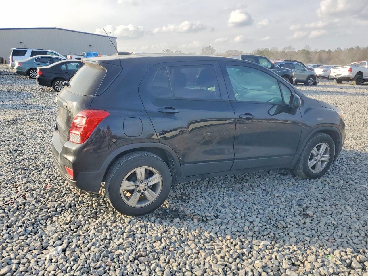 2020 CHEVROLET TRAX LS photo 3