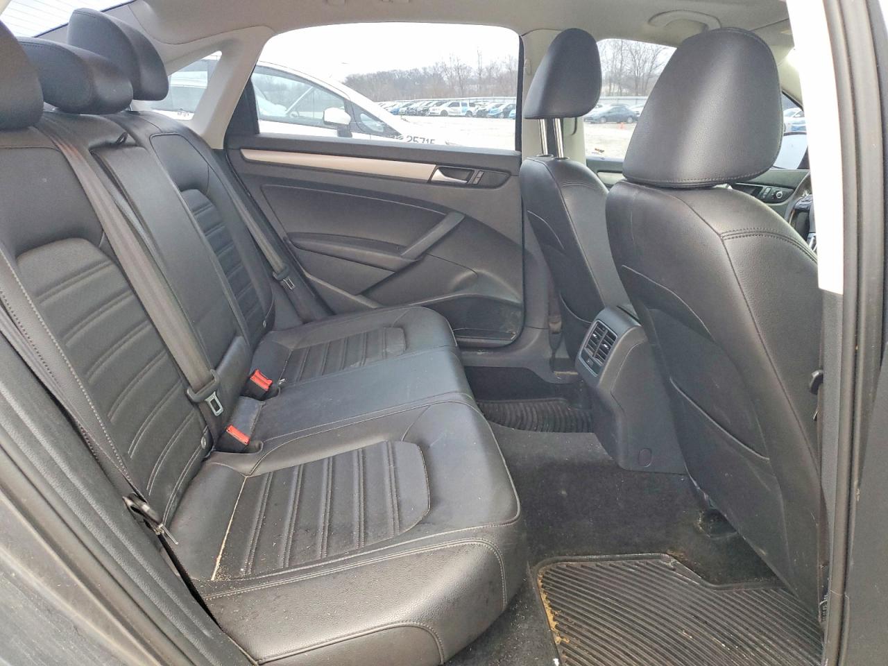 2015 VOLKSWAGEN PASSAT SE photo 10