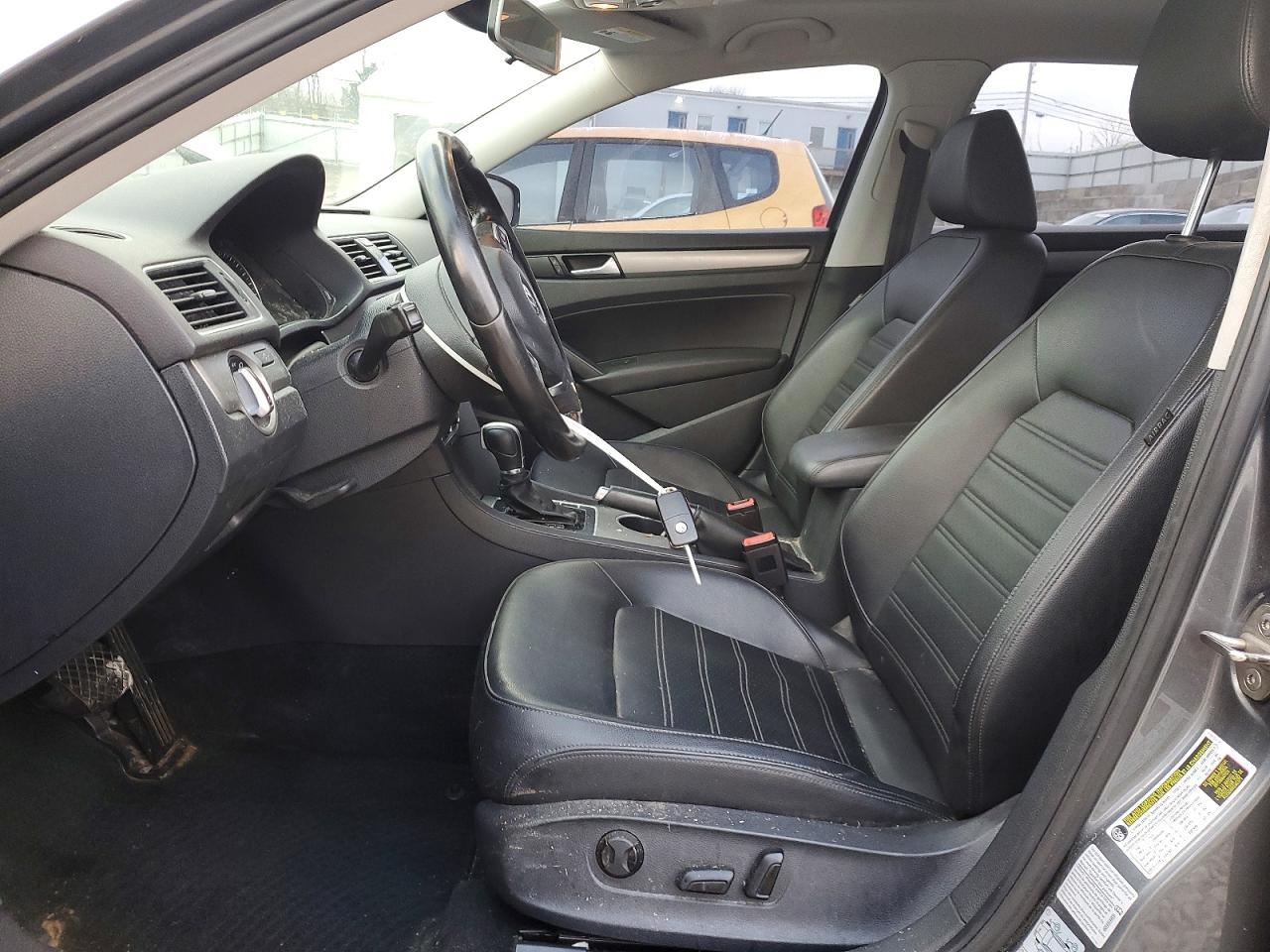 2015 VOLKSWAGEN PASSAT SE photo 7