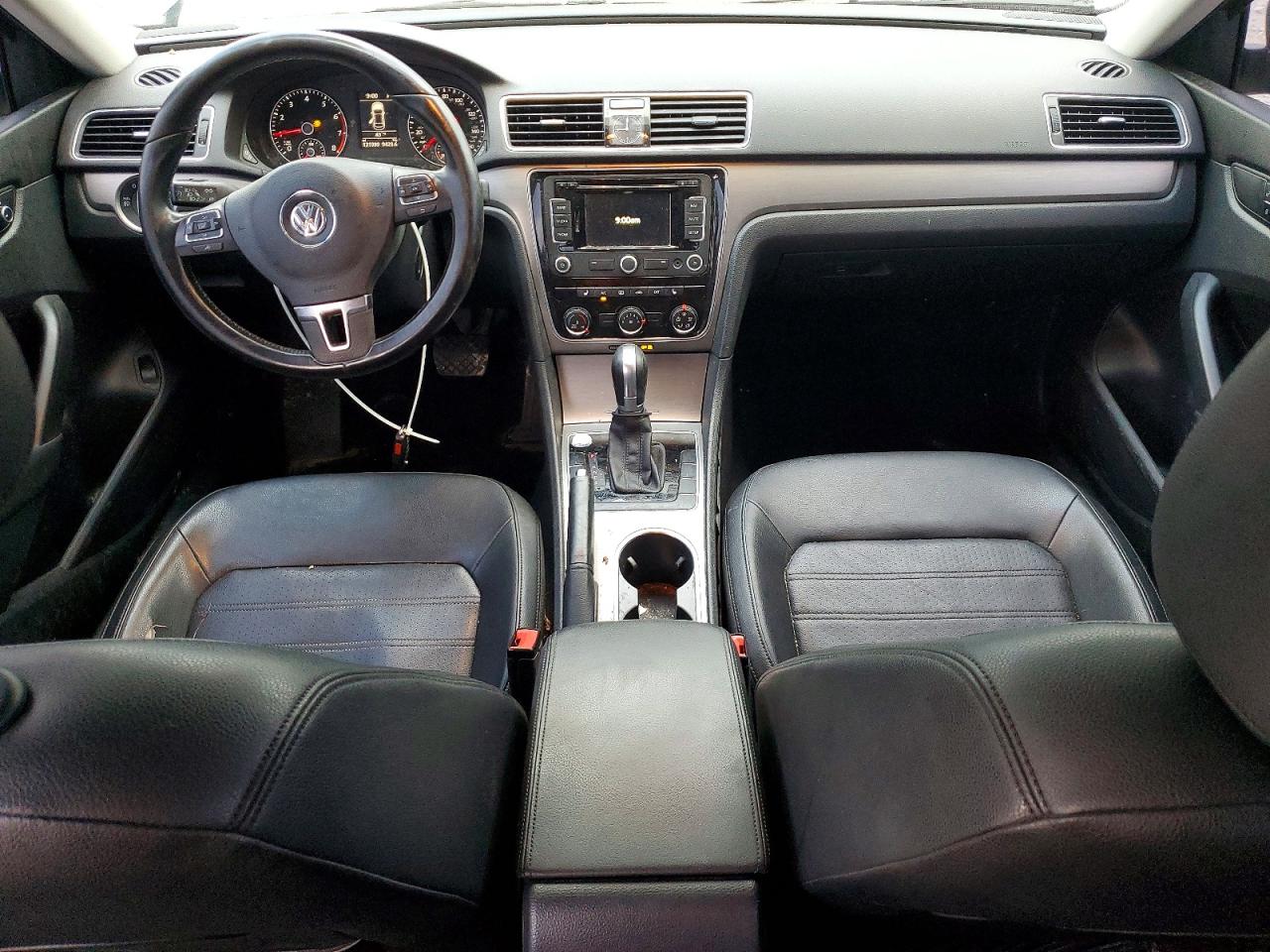 2015 VOLKSWAGEN PASSAT SE photo 8