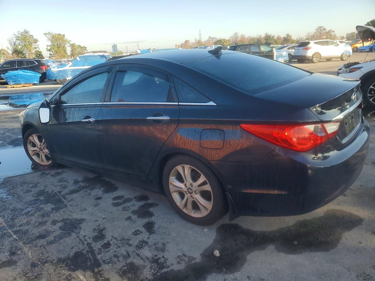 2011 HYUNDAI SONATA SE photo 3