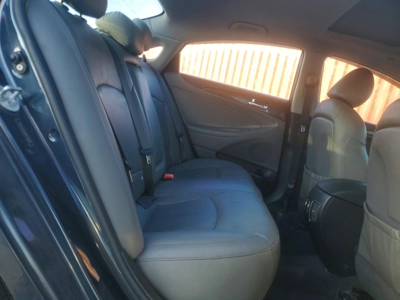 2011 HYUNDAI SONATA SE photo 19
