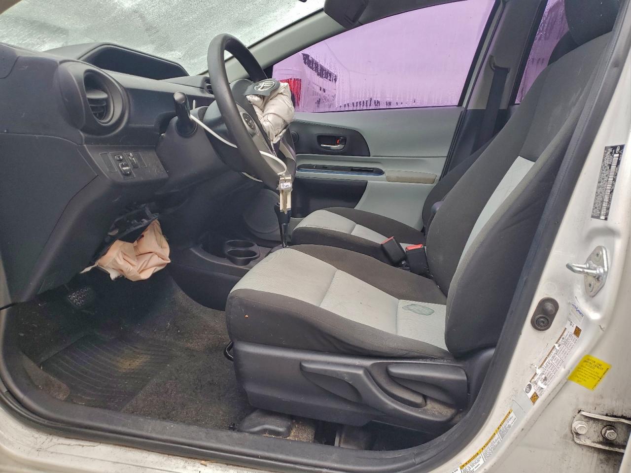 2013 TOYOTA PRIUS C photo 13