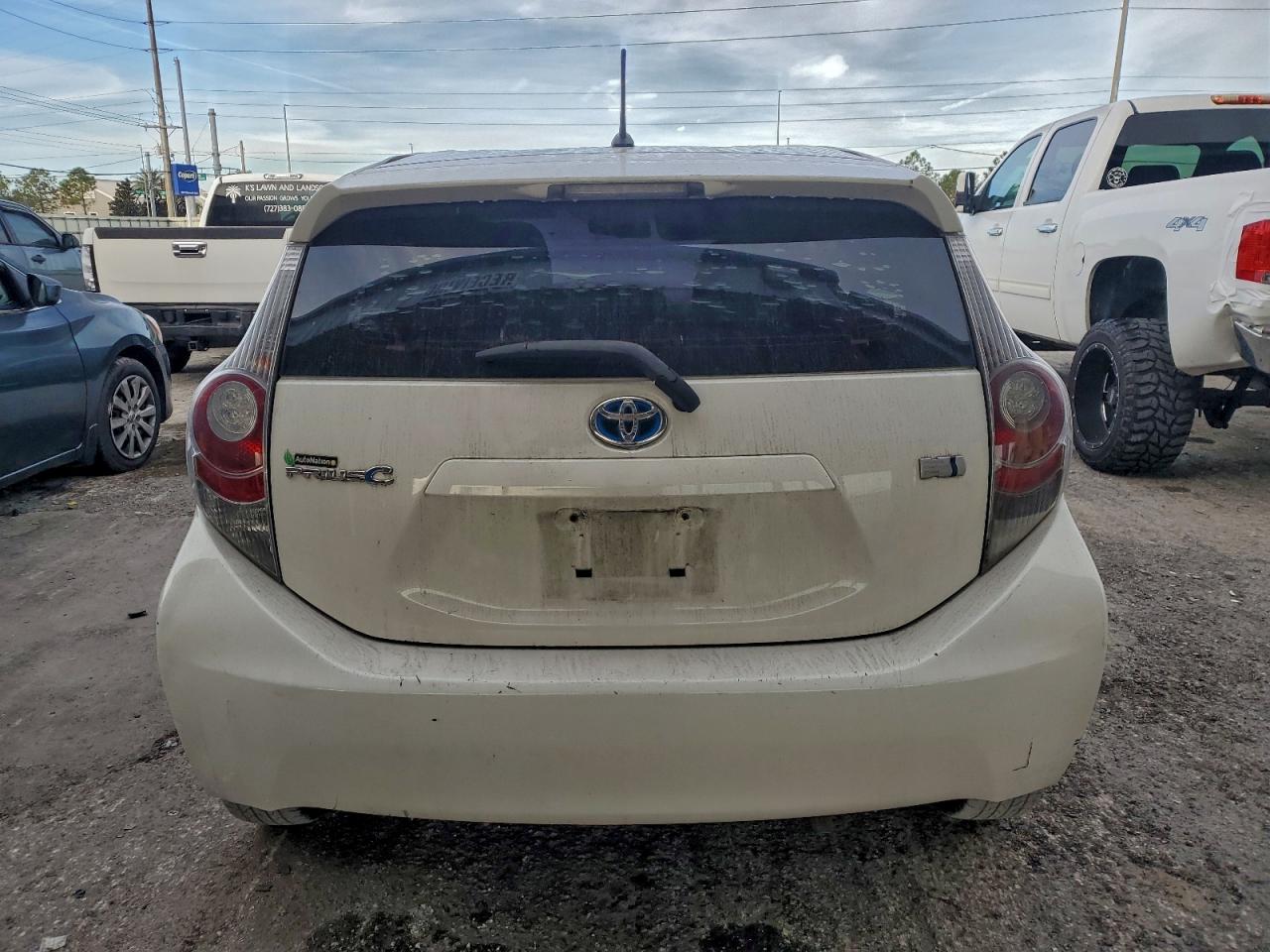 2013 TOYOTA PRIUS C photo 11