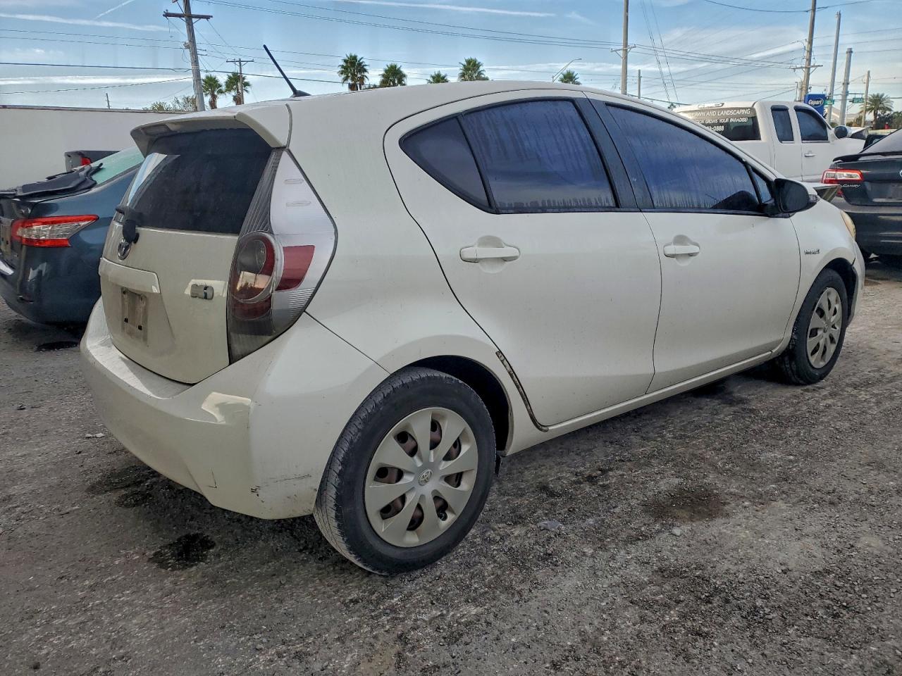 2013 TOYOTA PRIUS C photo 5