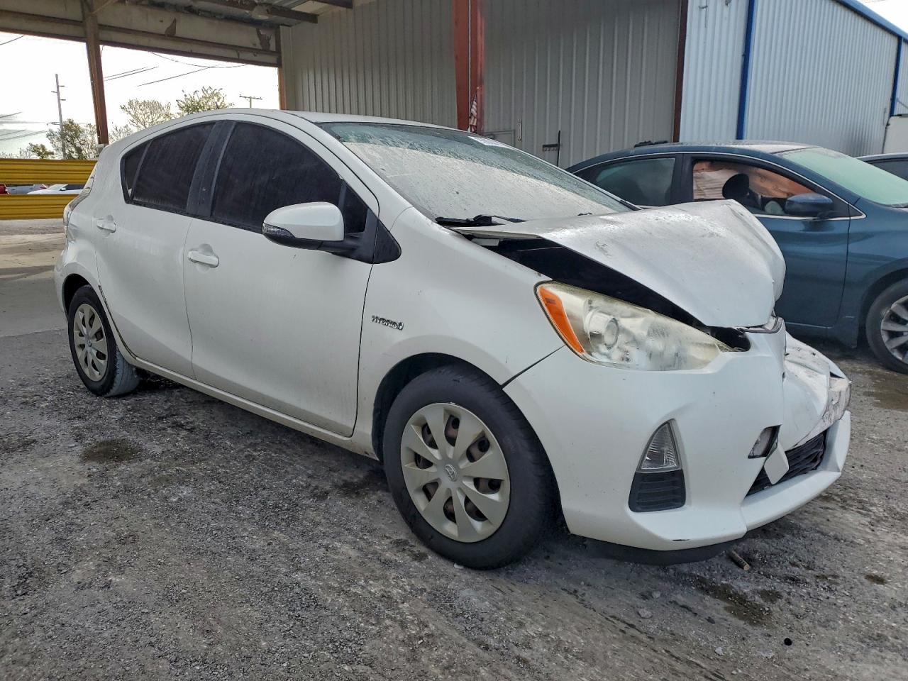 2013 TOYOTA PRIUS C photo 7