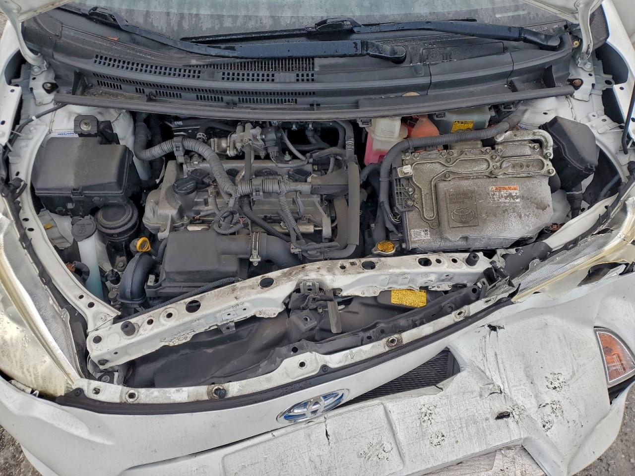 2013 TOYOTA PRIUS C photo 23