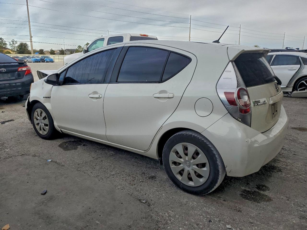 2013 TOYOTA PRIUS C photo 3