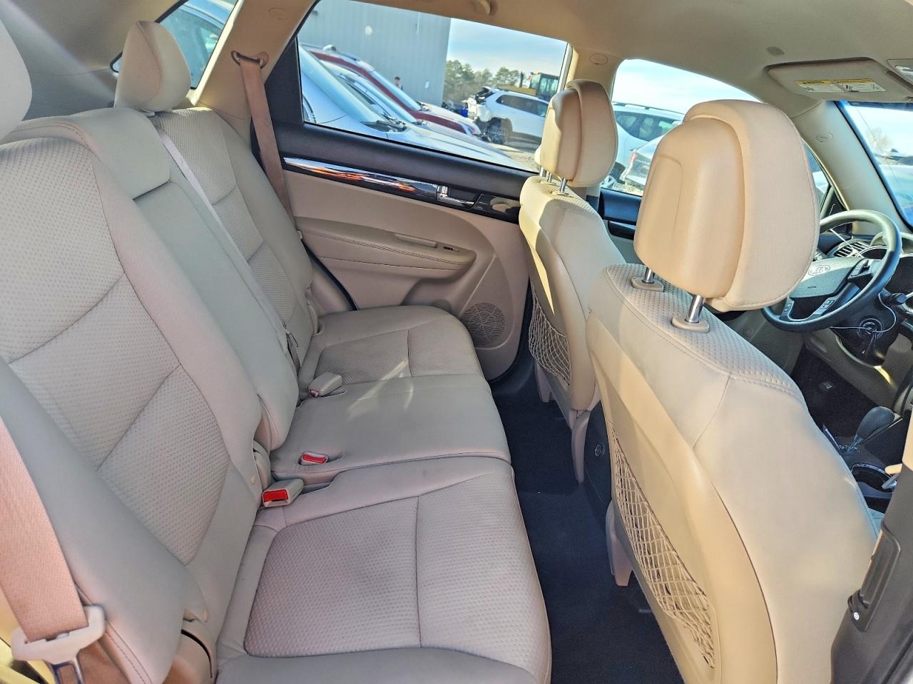 2011 KIA SORENTO BASE photo 11