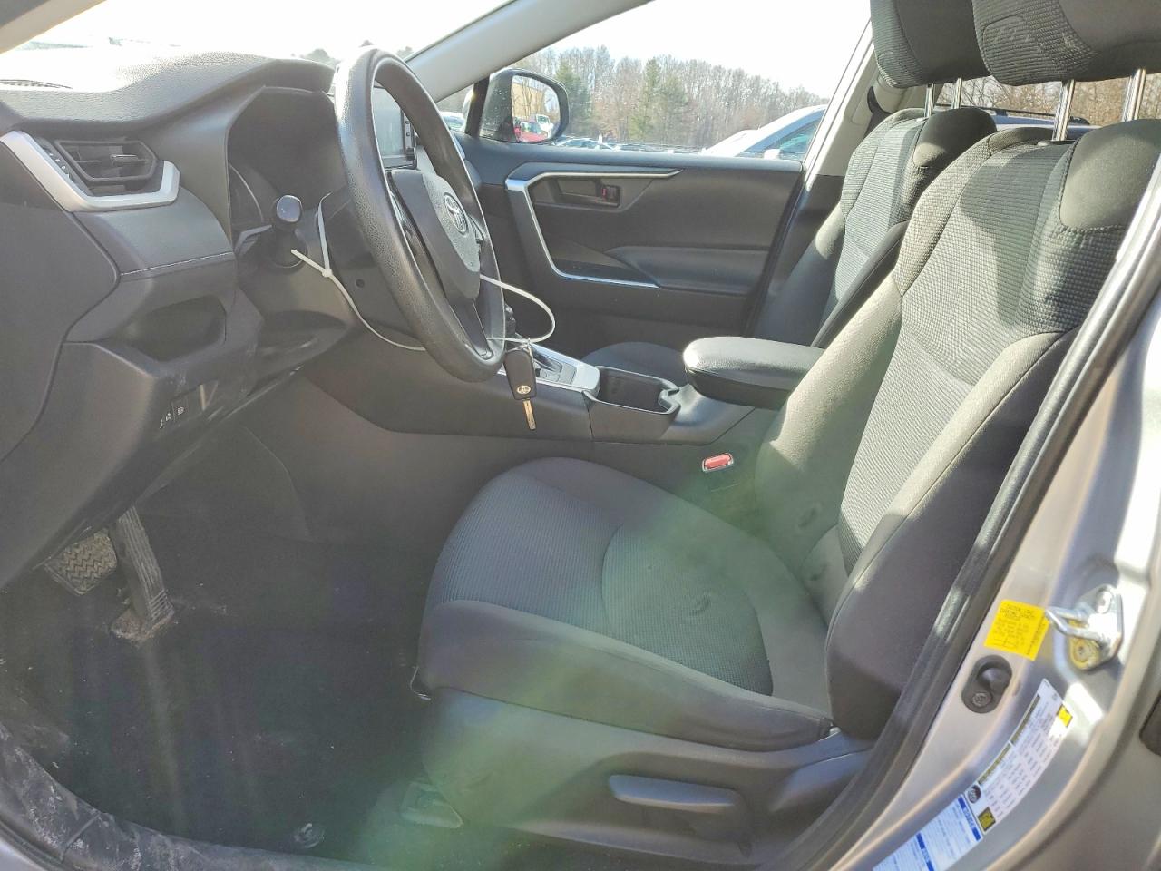 2022 TOYOTA RAV4 LE photo 7