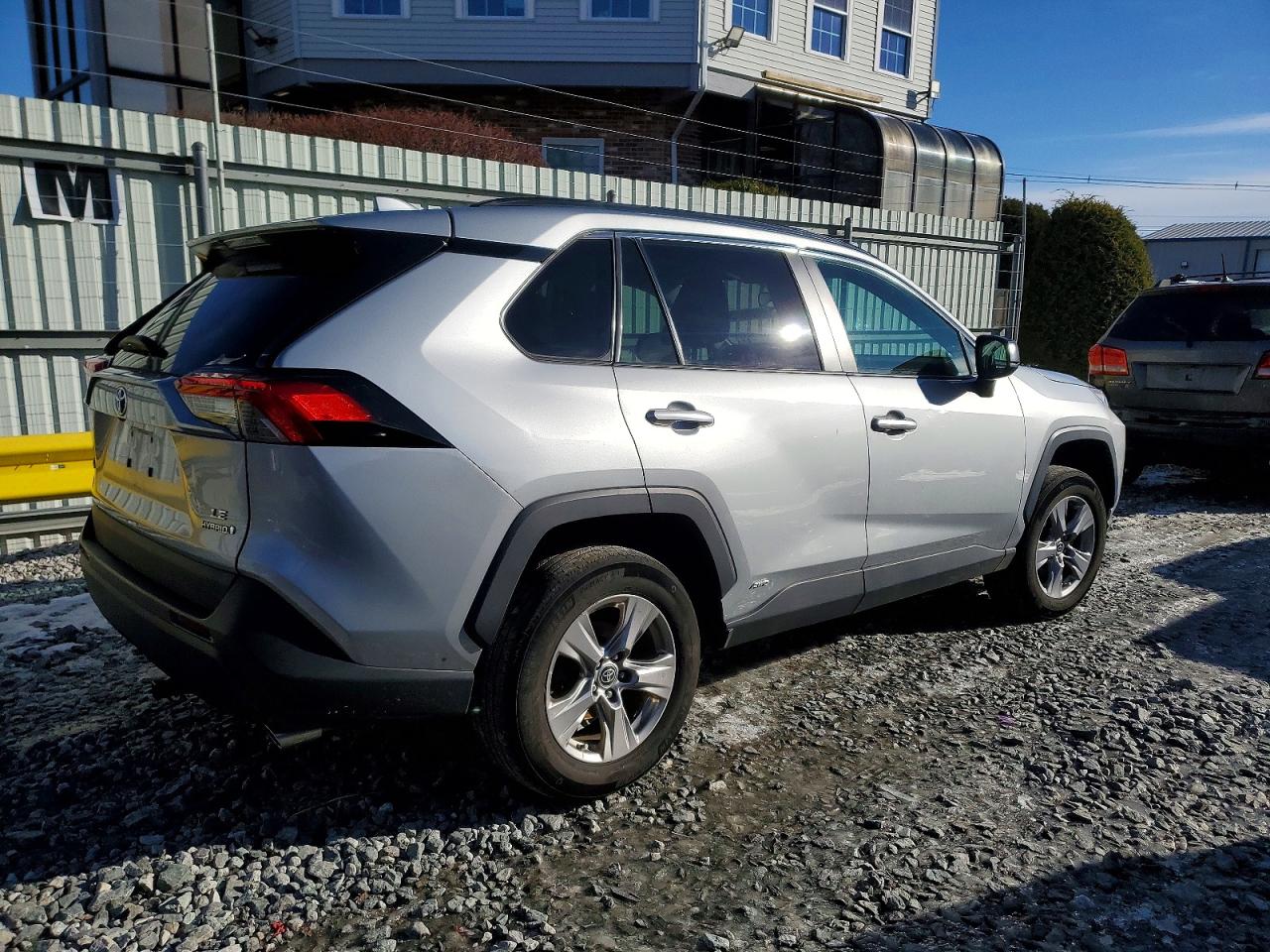 2022 TOYOTA RAV4 LE photo 3