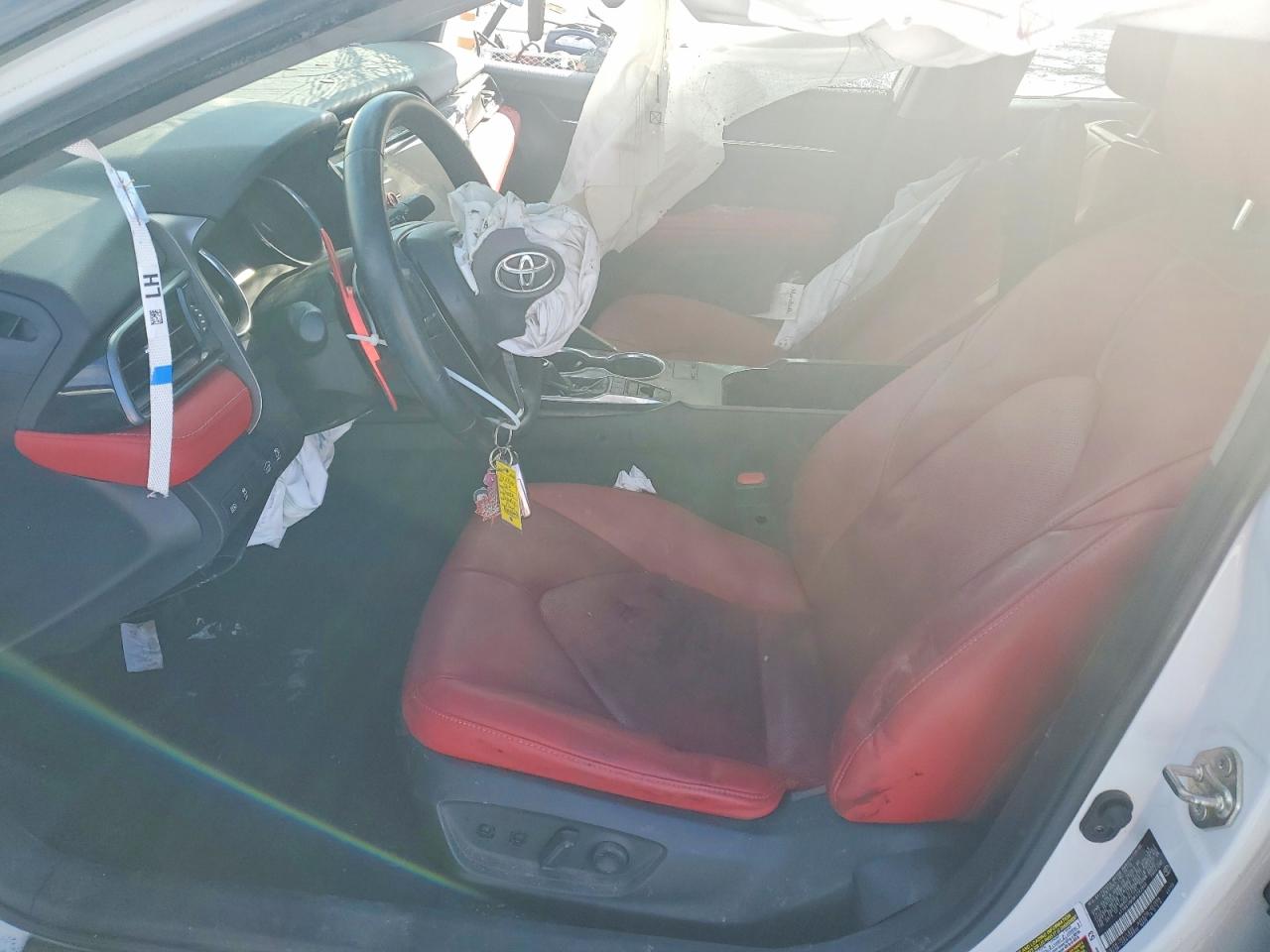 2019 TOYOTA CAMRY XSE photo 13