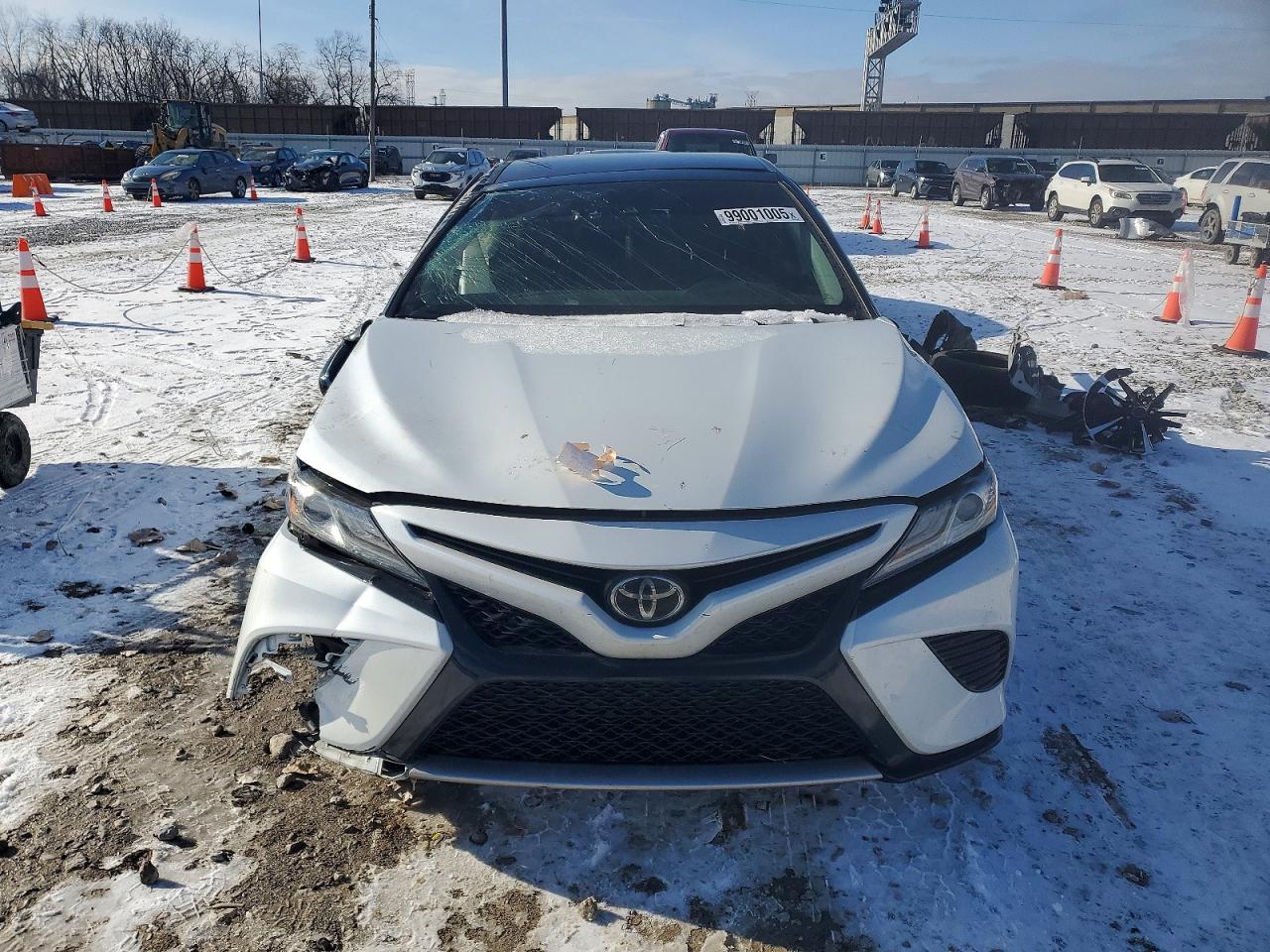 2019 TOYOTA CAMRY XSE photo 9
