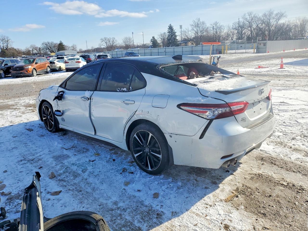 2019 TOYOTA CAMRY XSE photo 3