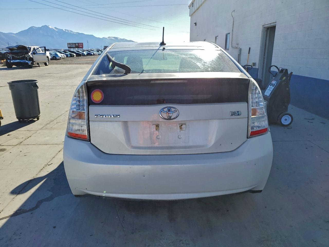 2011 TOYOTA PRIUS photo 6