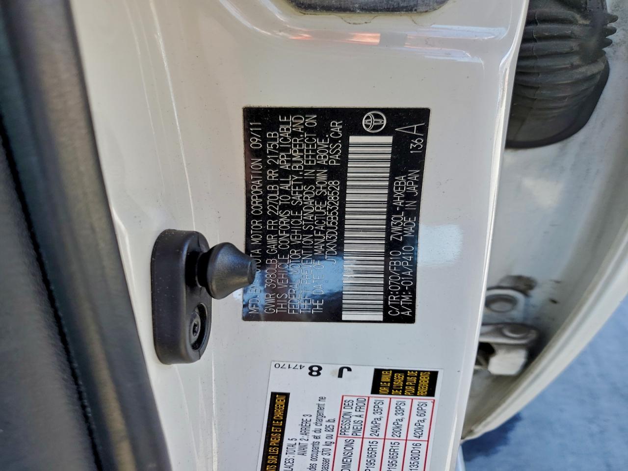 2011 TOYOTA PRIUS photo 12
