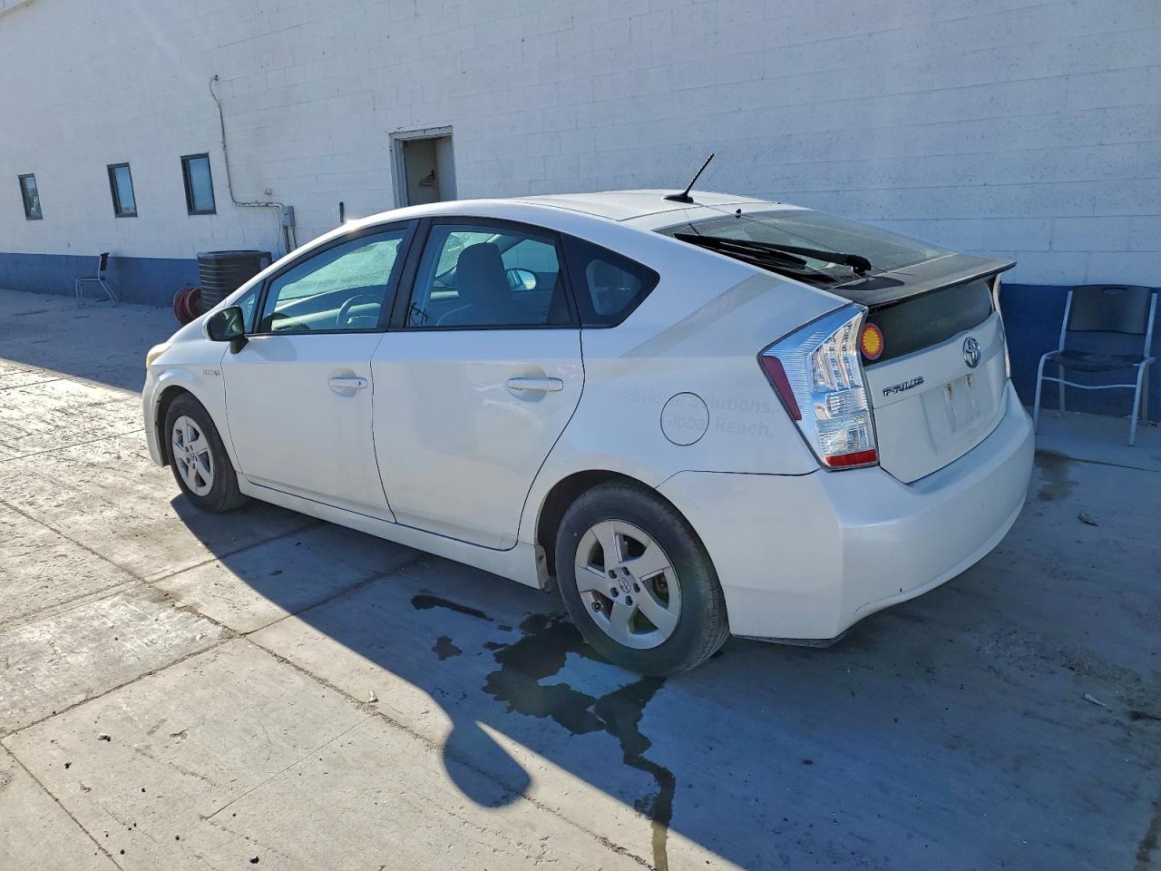 2011 TOYOTA PRIUS photo 2