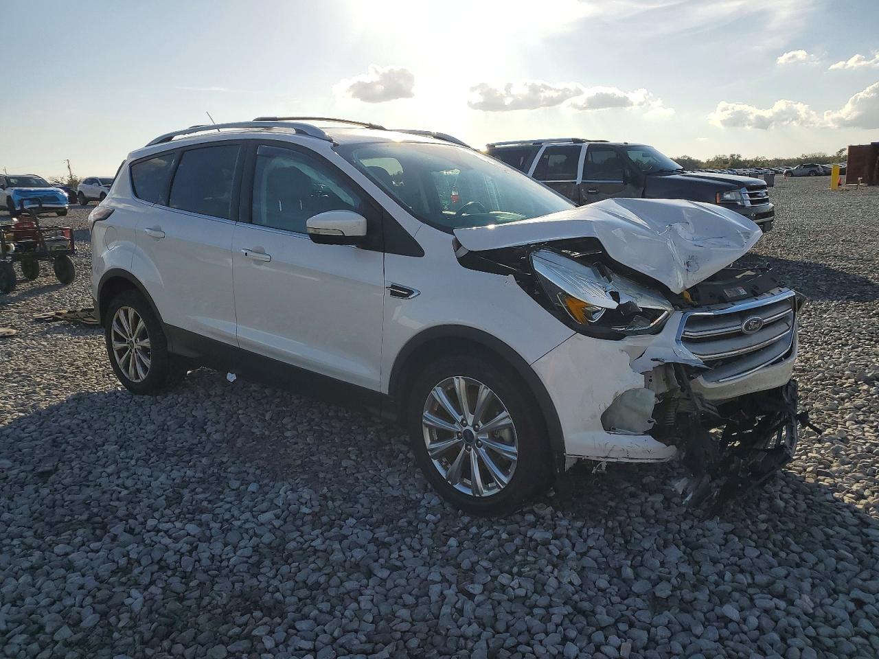 2017 FORD ESCAPE TITANIUM photo 4