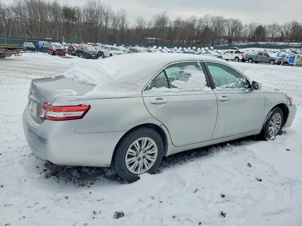 2010 TOYOTA CAMRY BASE photo 3