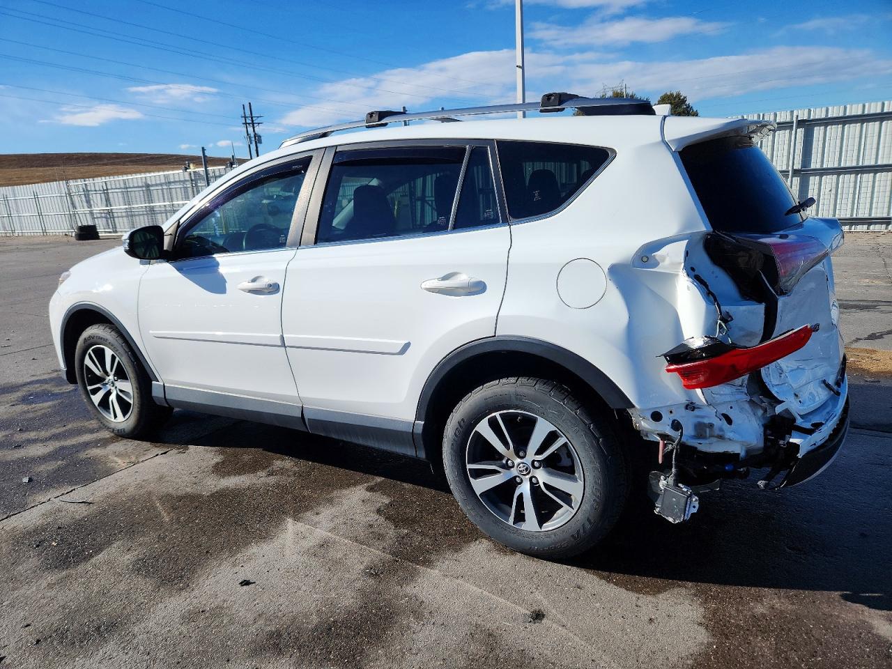 2018 TOYOTA RAV4 XLE photo 2