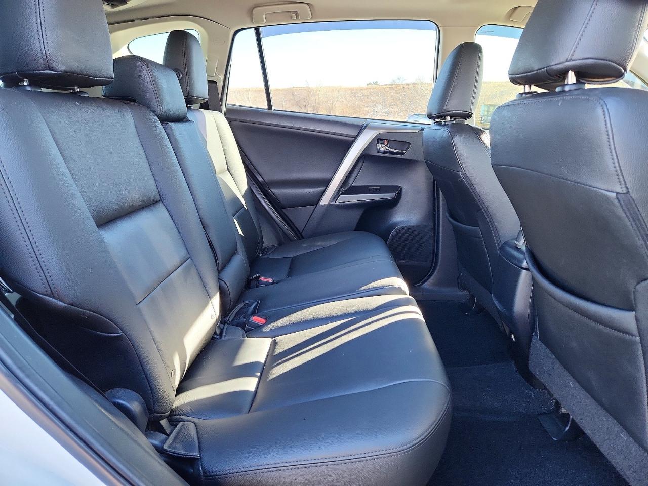 2018 TOYOTA RAV4 XLE photo 11
