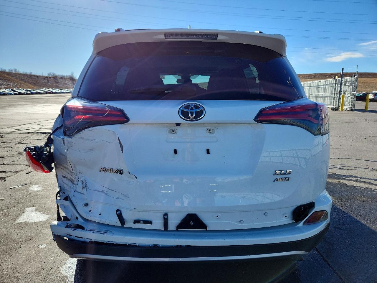 2018 TOYOTA RAV4 XLE photo 6