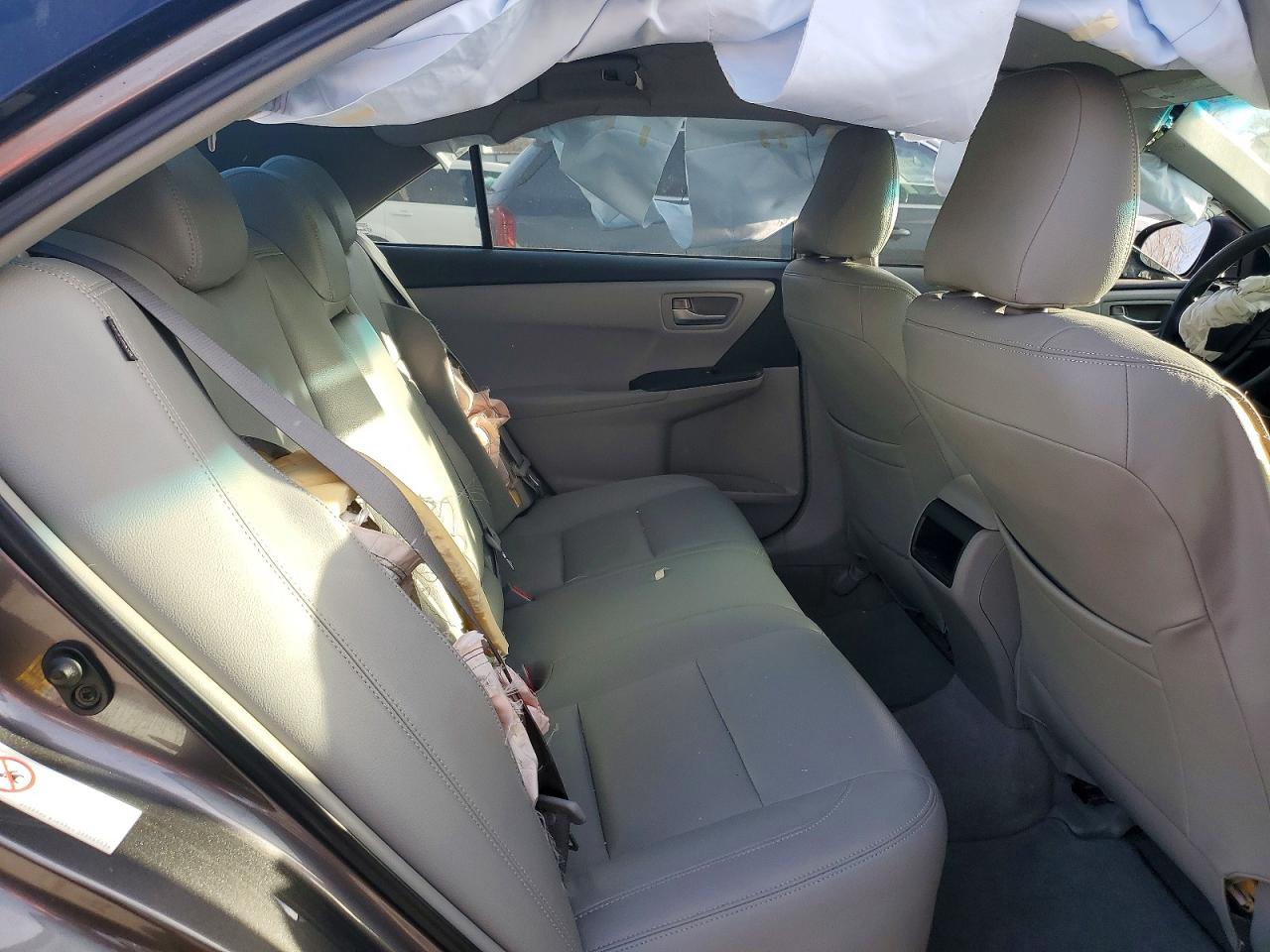 2015 TOYOTA CAMRY LE photo 10
