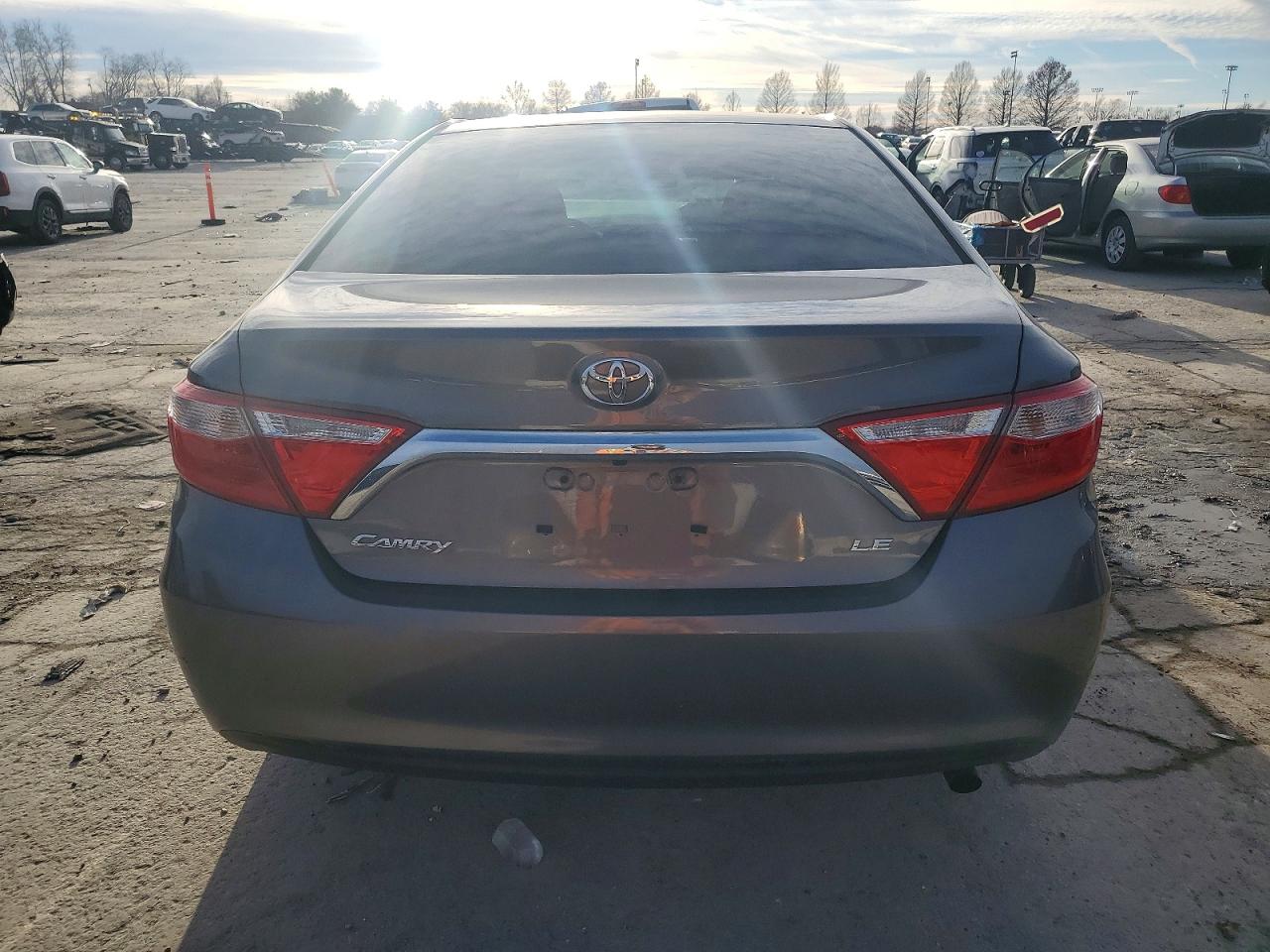 2015 TOYOTA CAMRY LE photo 6