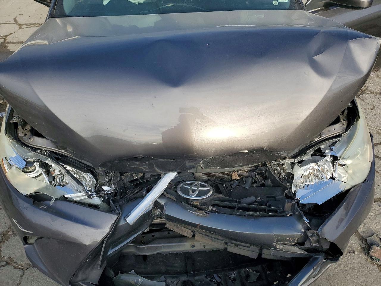 2015 TOYOTA CAMRY LE photo 11