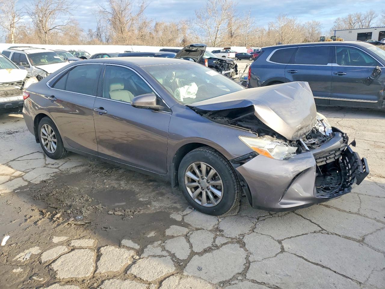 2015 TOYOTA CAMRY LE photo 4