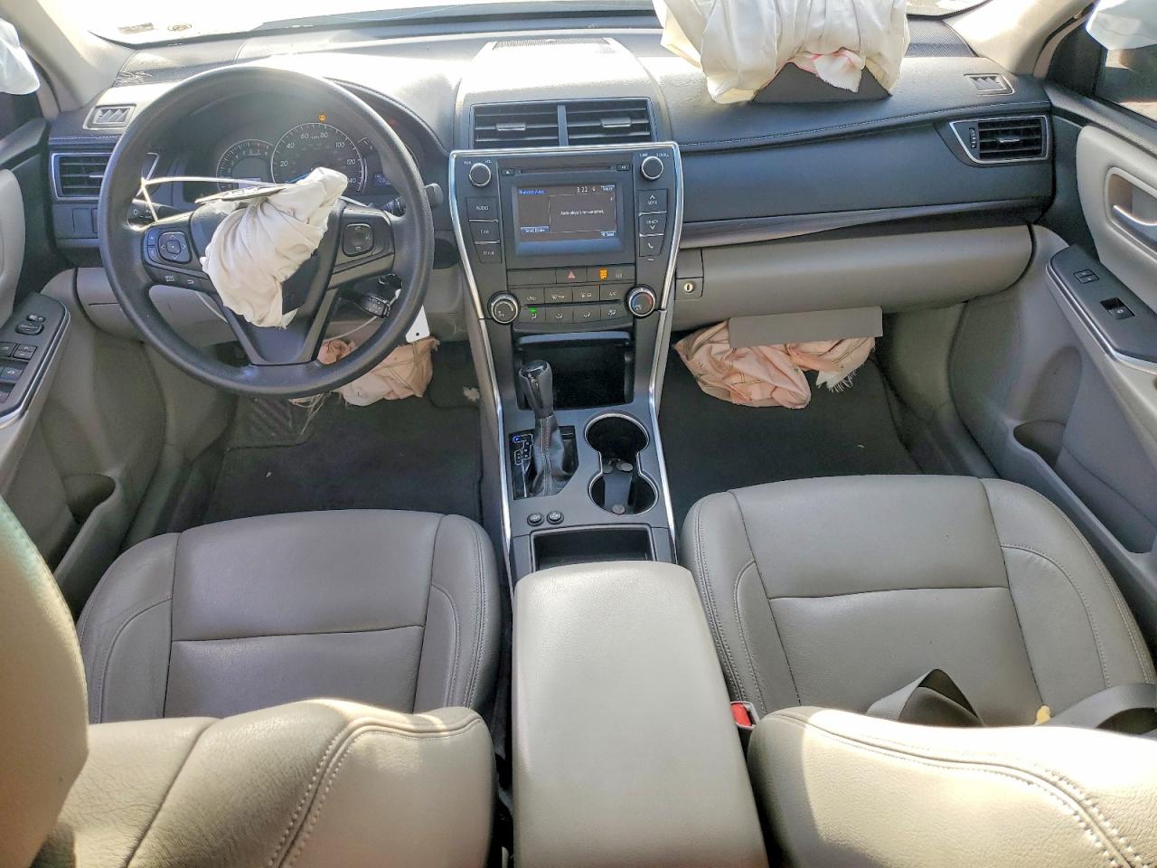 2015 TOYOTA CAMRY LE photo 8