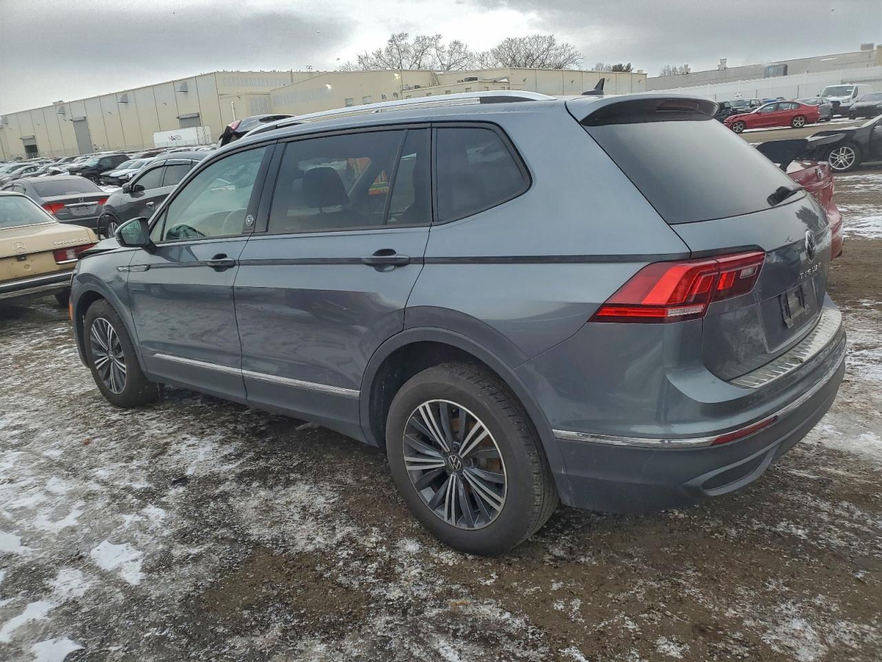 2024 VOLKSWAGEN TIGUAN WOLFSBURG photo 2