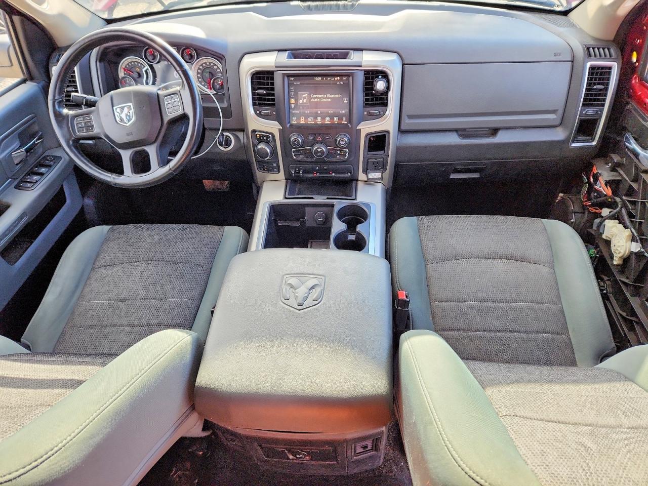 2015 RAM 1500 SLT photo 8