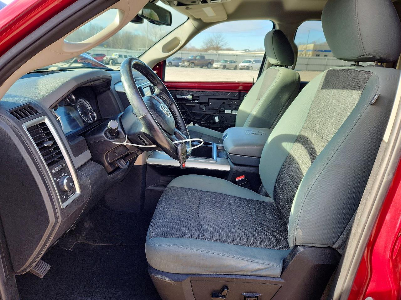 2015 RAM 1500 SLT photo 7