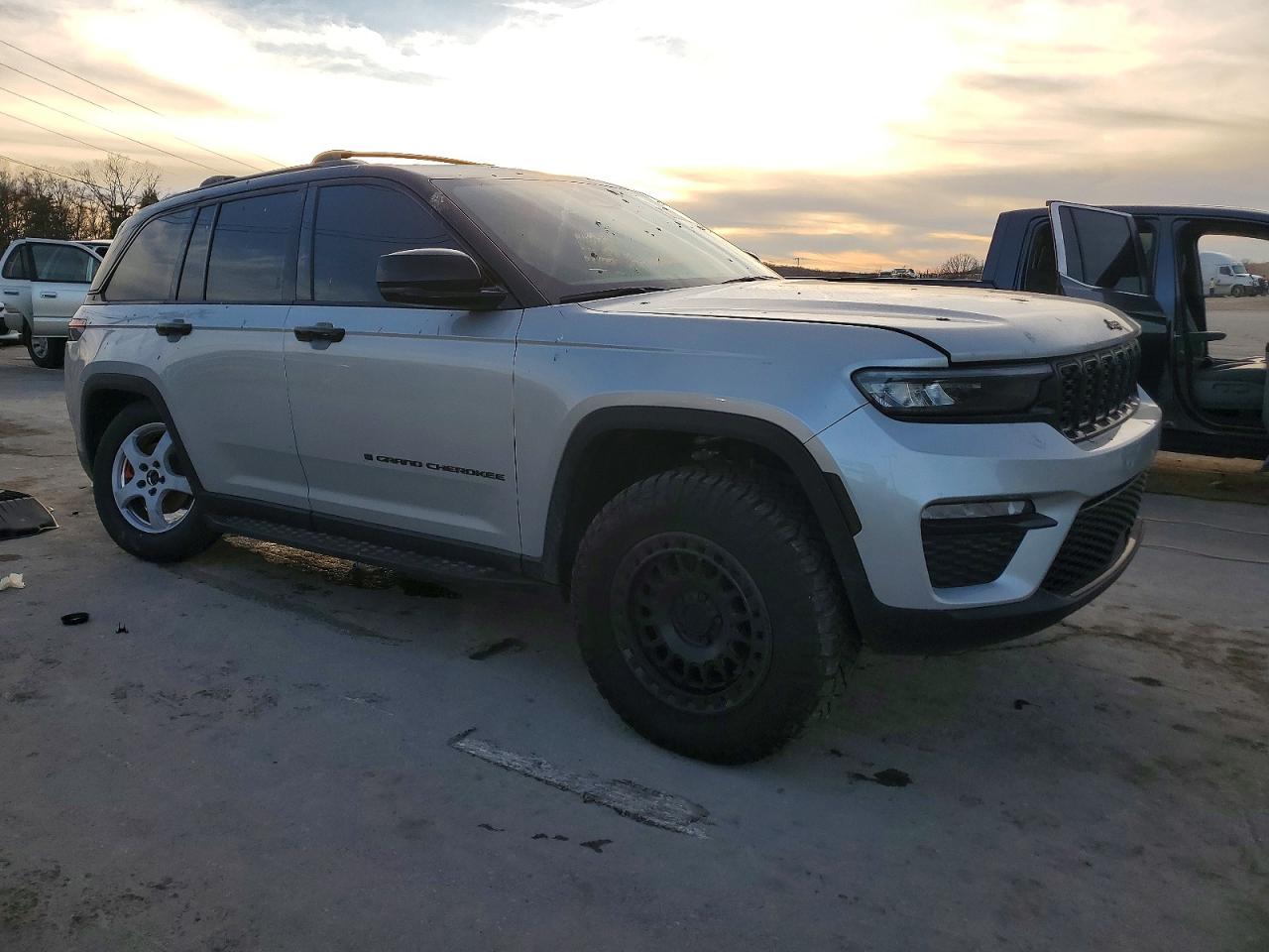 2024 JEEP GRAND CHEROKEE LAREDO photo 4