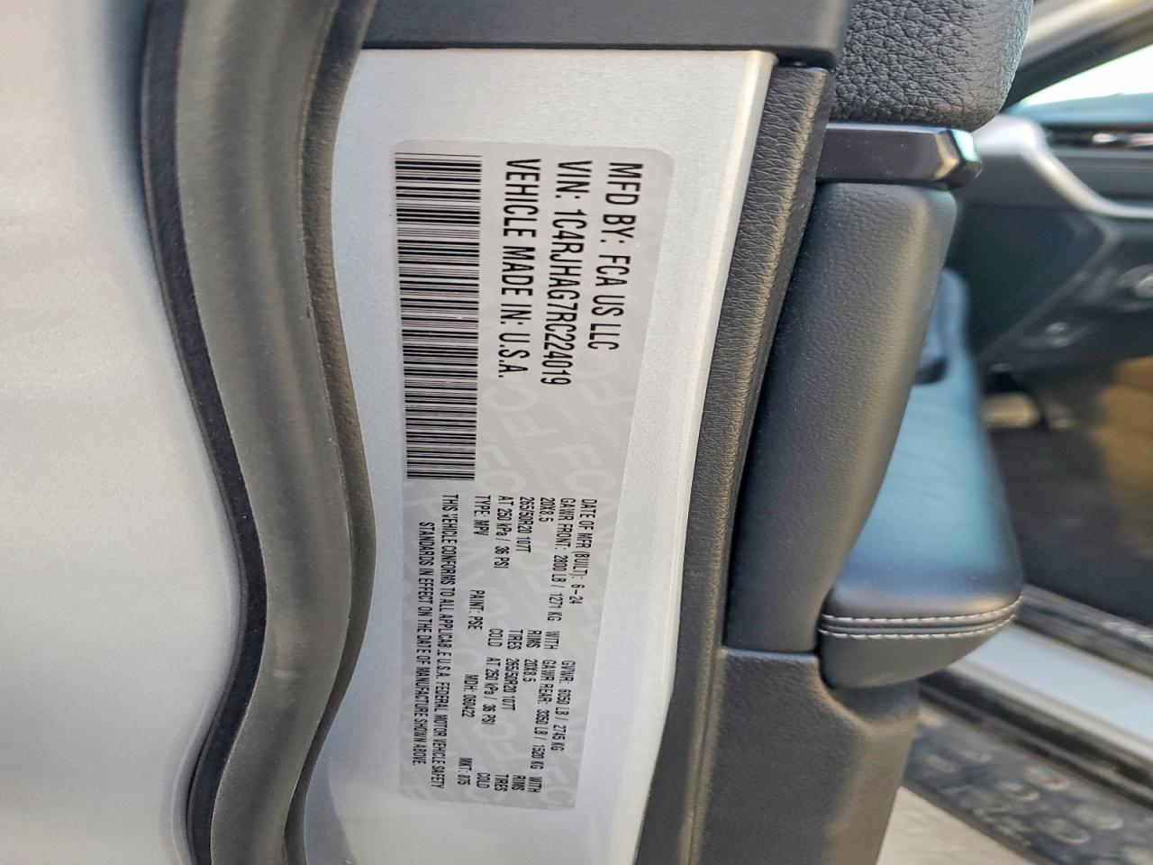 2024 JEEP GRAND CHEROKEE LAREDO photo 12