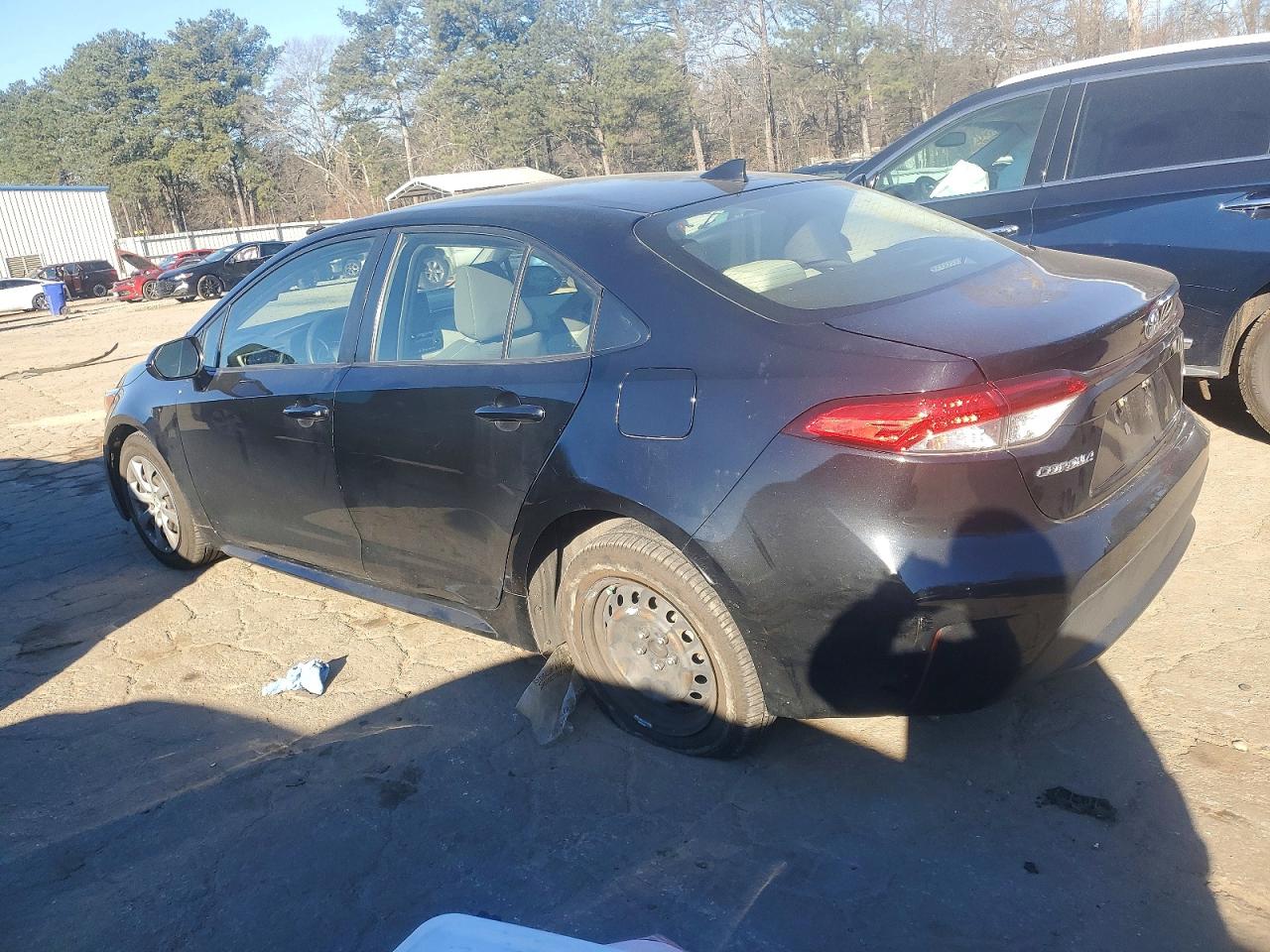 2021 TOYOTA COROLLA LE photo 3