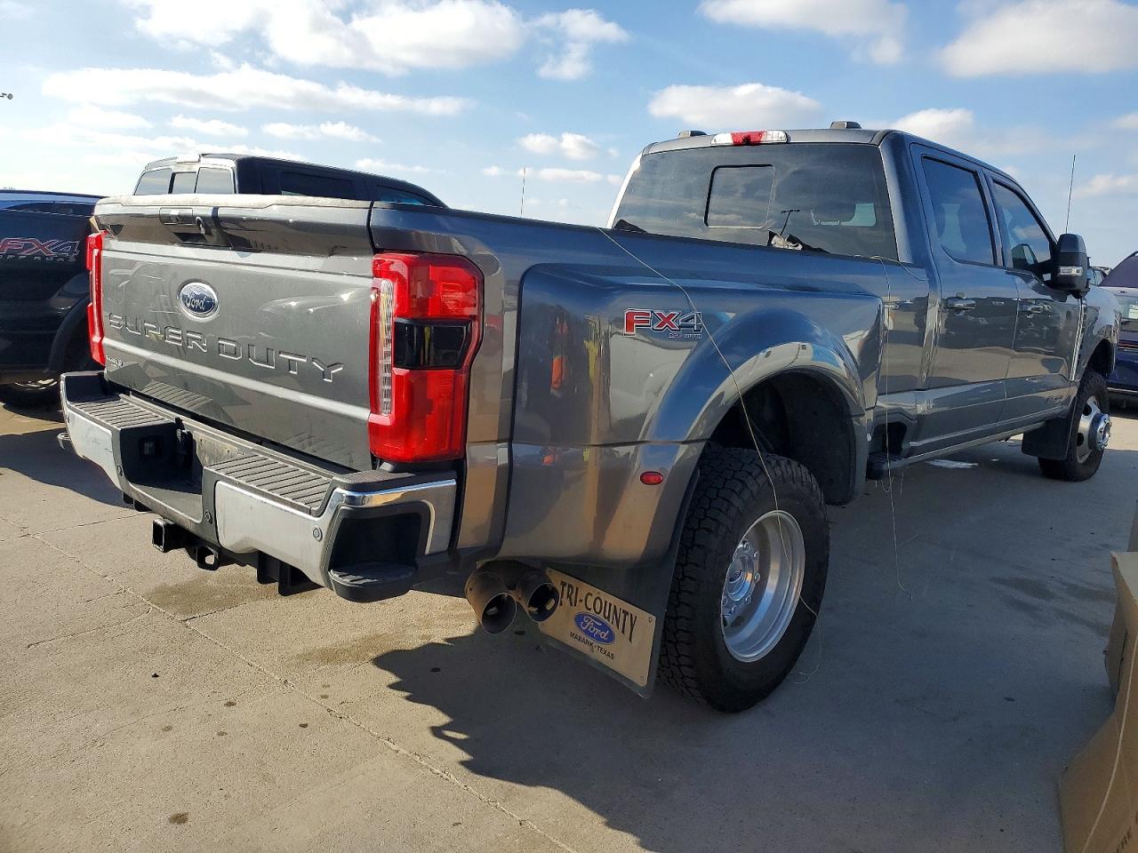 2023 FORD F350 SUPER DUTY photo 3