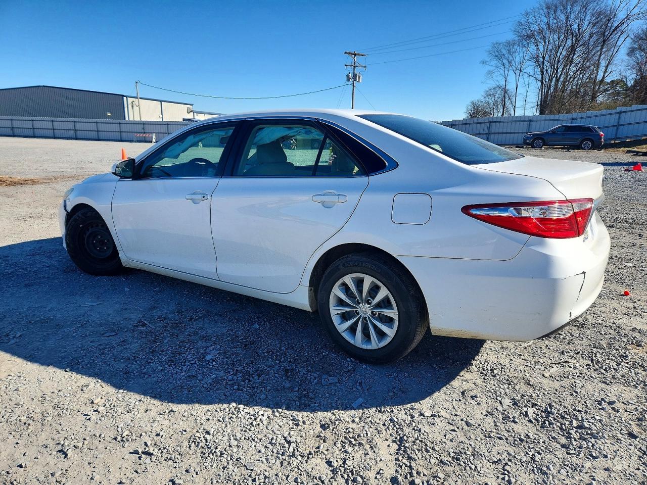 2015 TOYOTA CAMRY LE photo 2