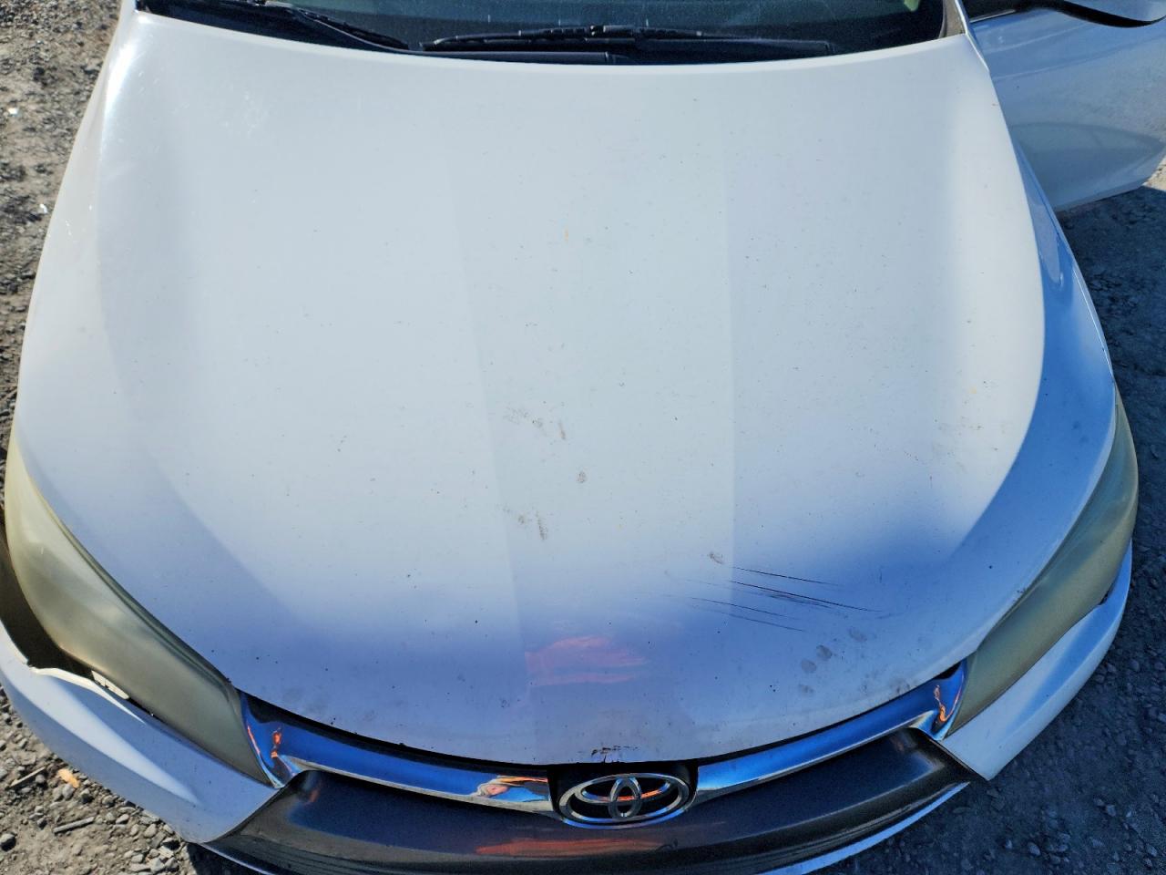 2015 TOYOTA CAMRY LE photo 11