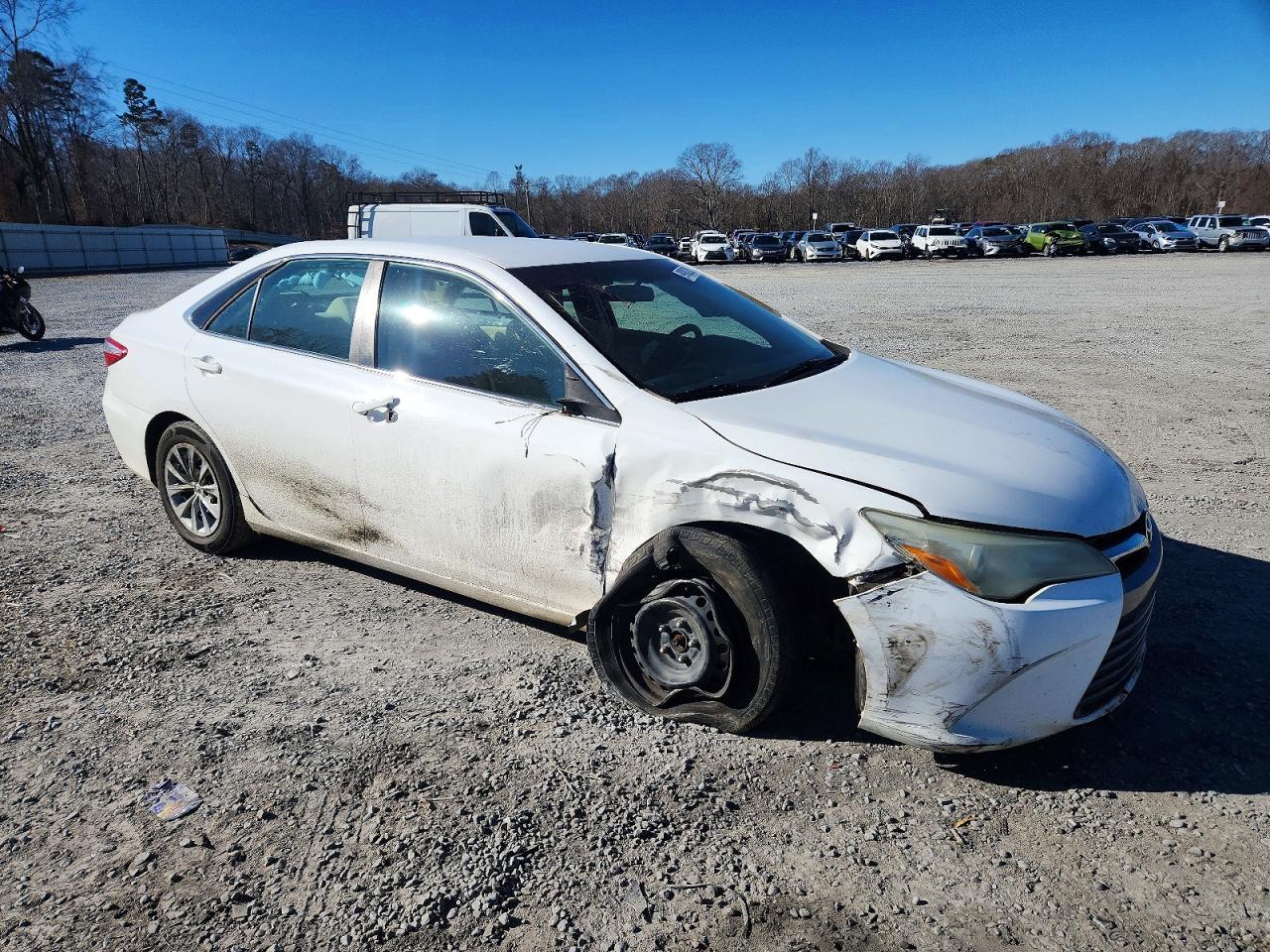 2015 TOYOTA CAMRY LE photo 4