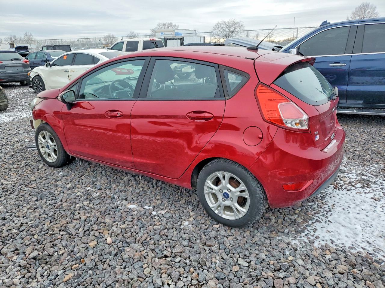 2016 FORD FIESTA SE photo 2