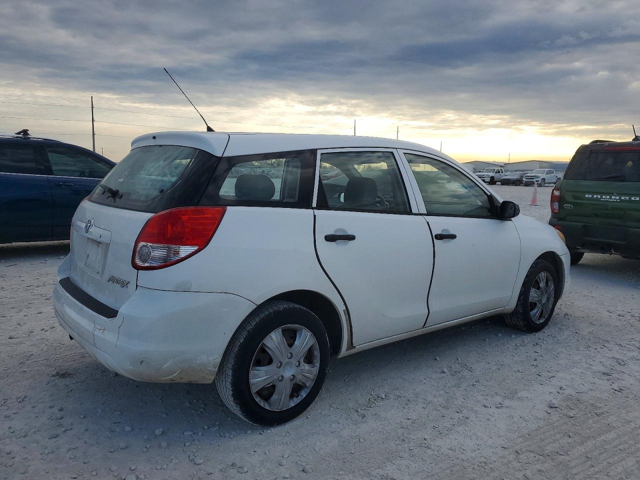 2004 TOYOTA COROLLA MATRIX XR photo 3