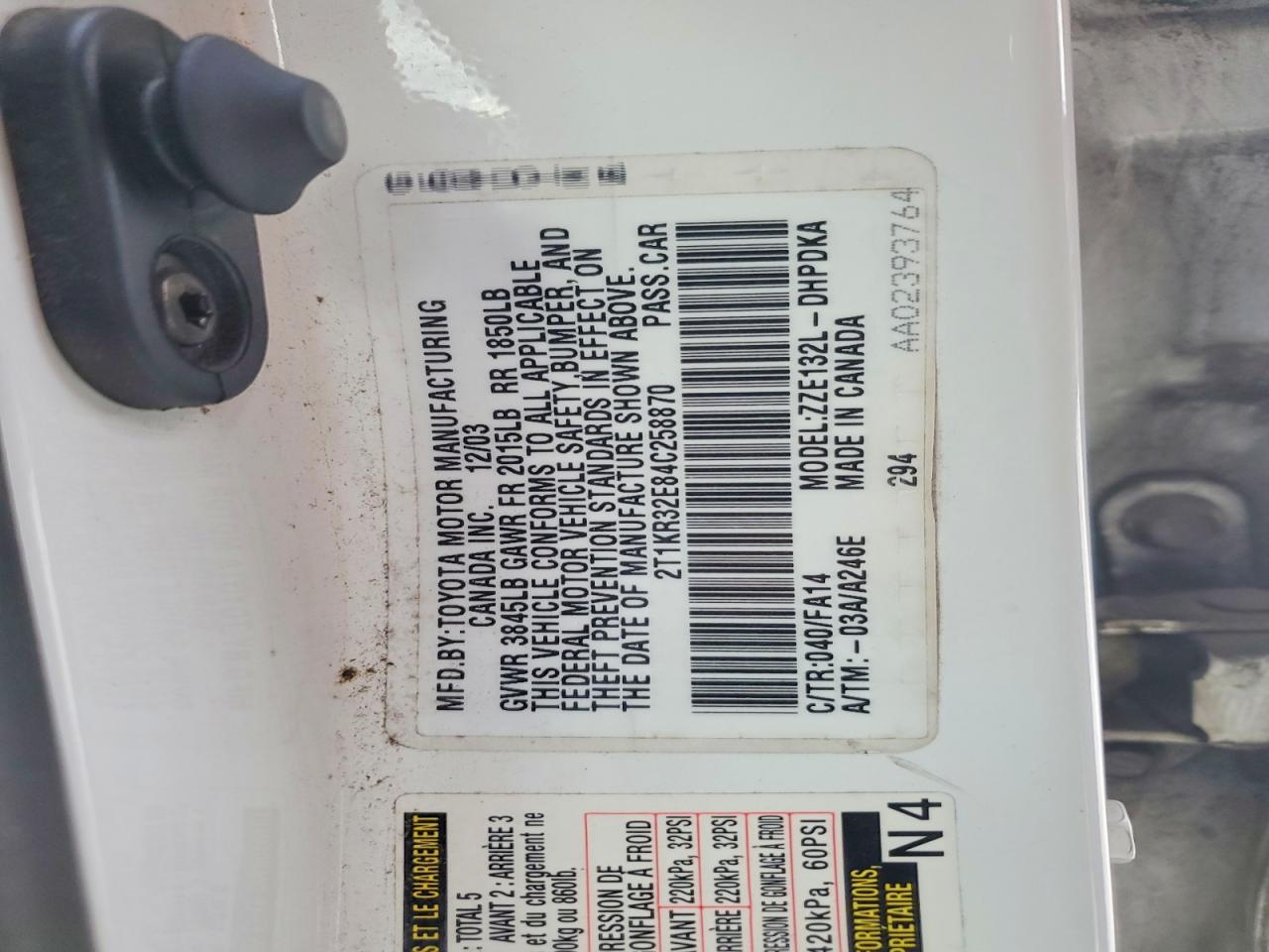 2004 TOYOTA COROLLA MATRIX XR photo 12