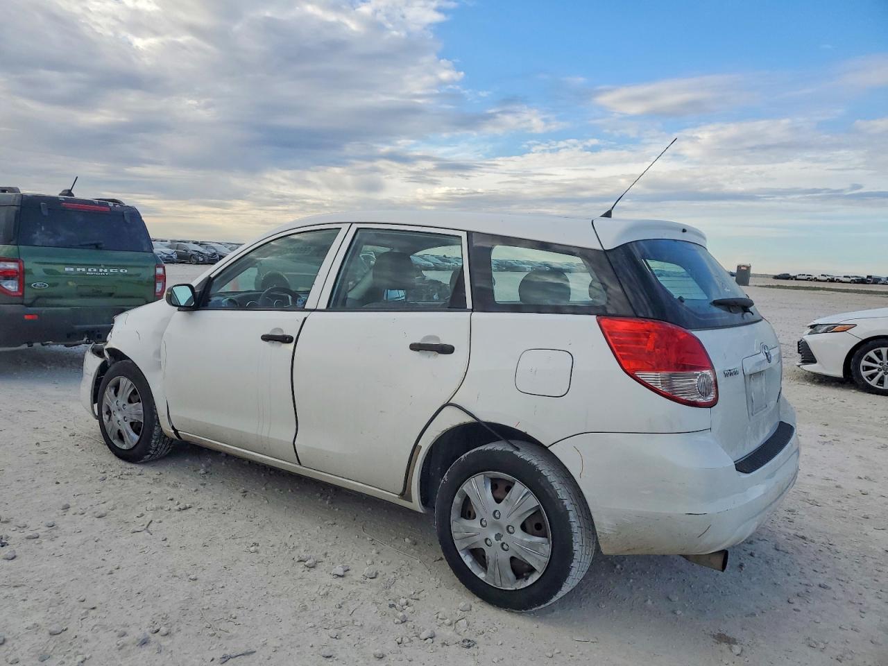 2004 TOYOTA COROLLA MATRIX XR photo 2