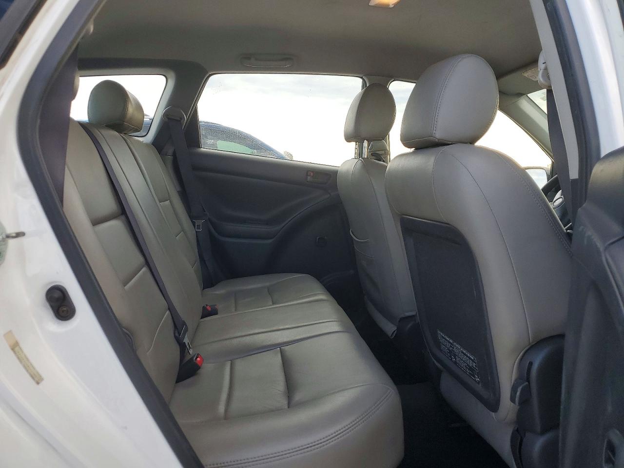 2004 TOYOTA COROLLA MATRIX XR photo 10